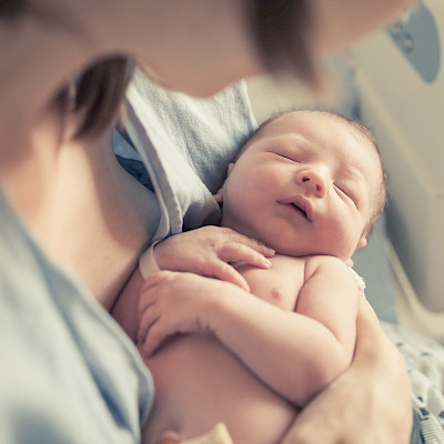 Väestöliitto: Synnytyssairaaloiden ja -valmennusten alasajo tulee kalliiksi