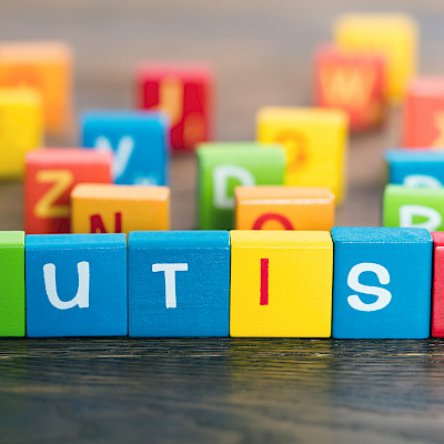 Pikkulapsen autismin diagnosointiin liittyy epävarmuutta